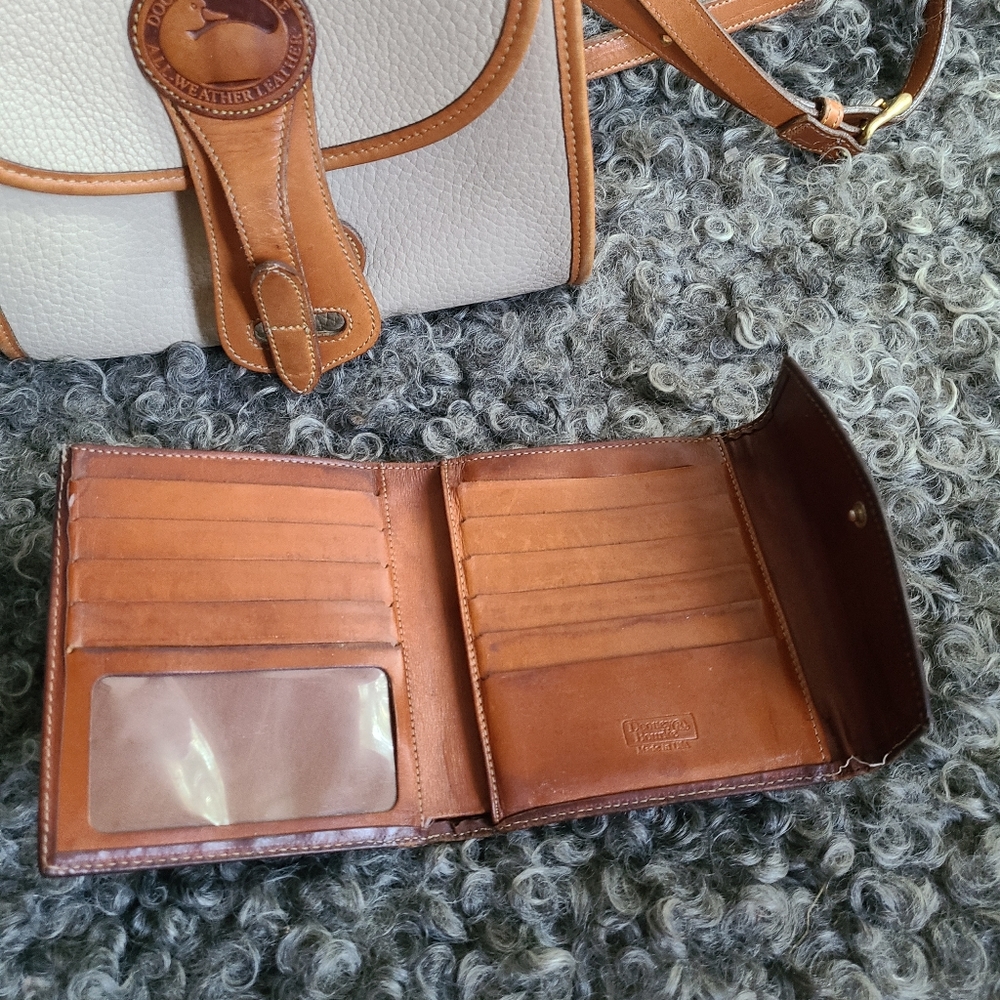 SWAPPED Dooney & Bourke White Leather Shoulder Bag + Wallet - Picture 13 of 16